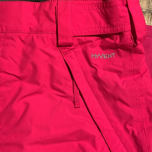 The North Face Girls’ Freedom Insulated Pants - Picture 8 of 10